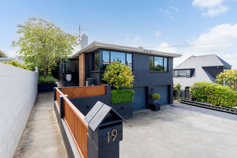 19 Erin Street, Roslyn, Dunedin - Carousel 1