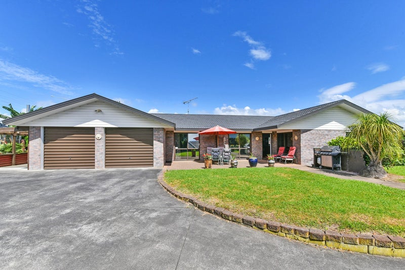 31 Brylee Drive, Conifer Grove, Takanini - Carousel 1