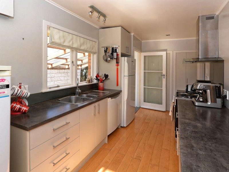 64 Nevada Road, Silverdale, Hamilton - Carousel 2