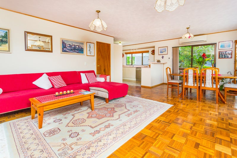 8 Kirkdale Place, Northcross, Auckland - Carousel 2