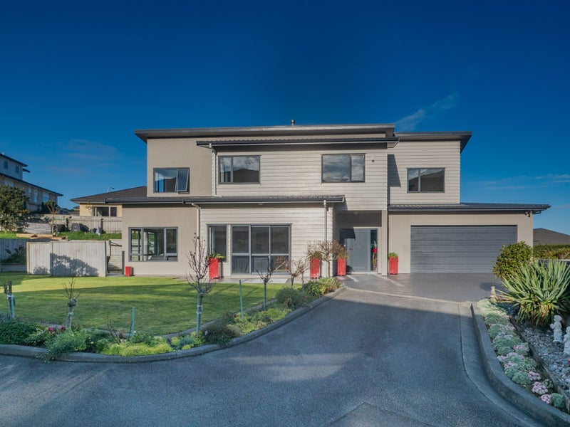 8 Cheetwood Street, Churton Park, Wellington - Carousel 1