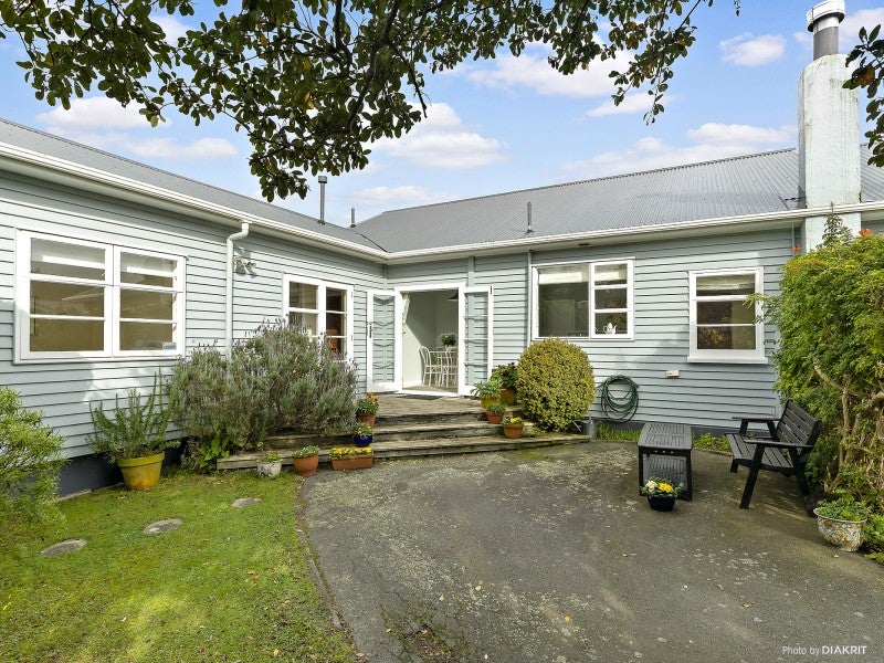 65A Cashmere Avenue, Khandallah, Wellington - Carousel 1