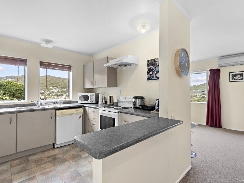 2/30 Percy Dyett Drive, Karori, Wellington - Carousel 2