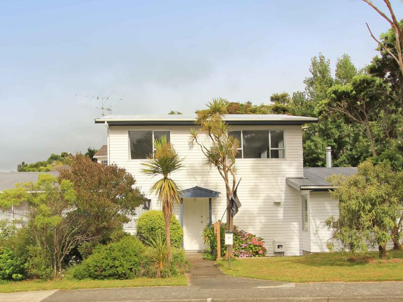25 Park Road, Belmont, Lower Hutt - Carousel 1