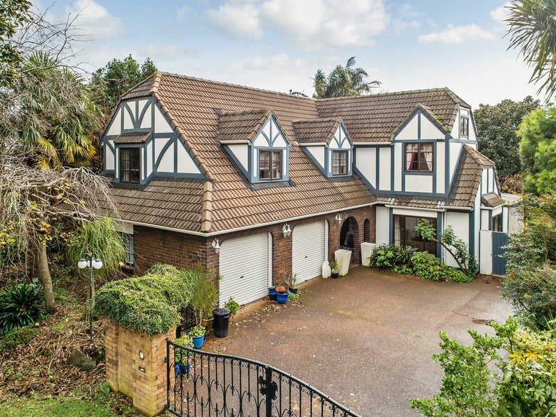 10 Cumbrian Place, Conifer Grove, Takanini - Carousel 2