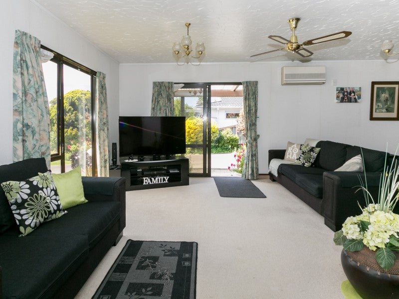 16 Cardiff Place, Tamatea, Napier - Carousel 2