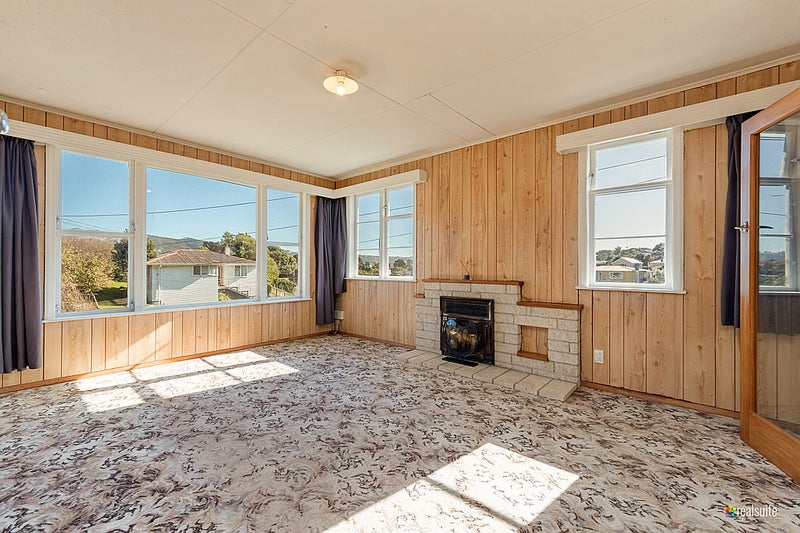 5 Berkshire Grove, Cannons Creek, Porirua - Carousel 1