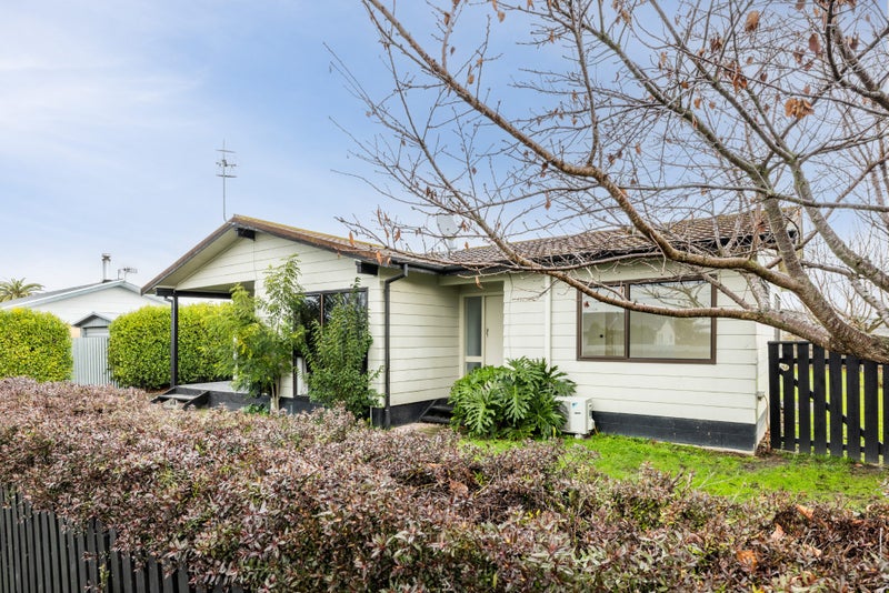 905 Collinge Road, Mayfair, Hastings - Carousel 1
