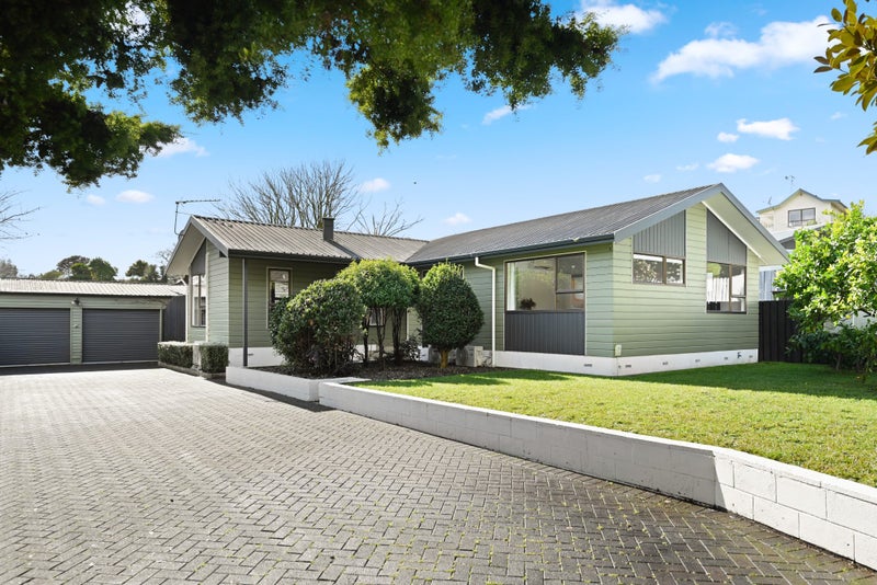 11 Camden Place, Pukete, Hamilton - Carousel 1