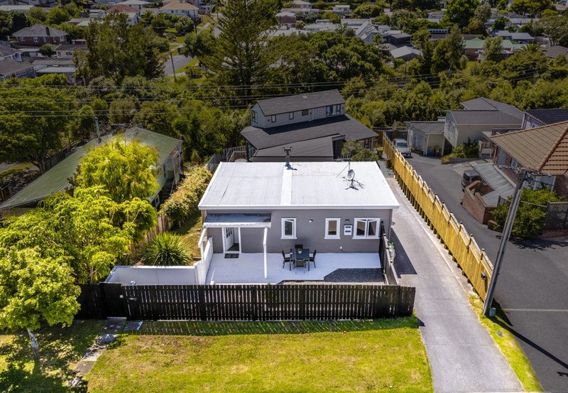 80 Glendale Road, Glen Eden, Auckland - Carousel 1
