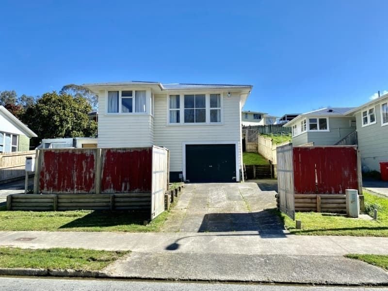 19 Speargrass Grove, Timberlea, Upper Hutt - Carousel 1