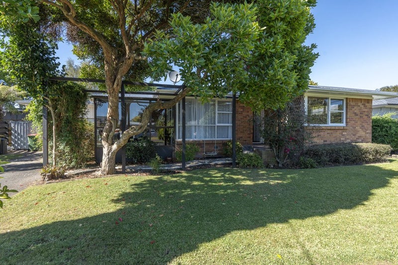 9 Gerrand Place, Chedworth, Hamilton - Carousel 2