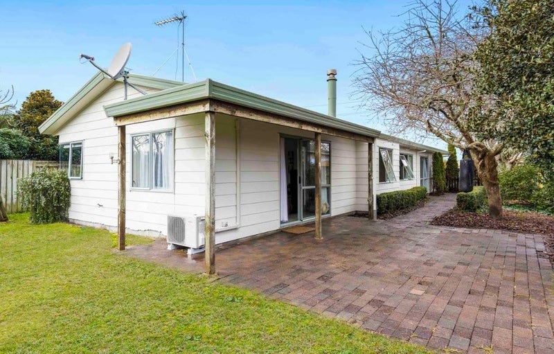 7 Raleigh Avenue, Fairview Downs, Hamilton - Carousel 1