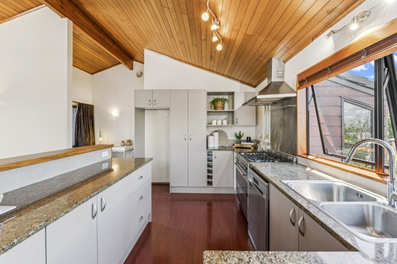 1/11 Faulkner Road, Northcote Point, Auckland - Carousel 1