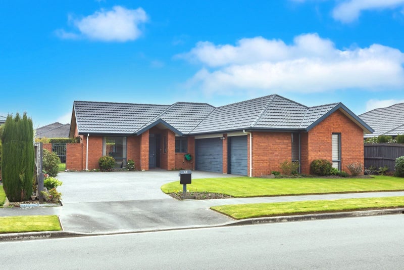 42 Burbank Drive, Aidanfield, Christchurch - Carousel 1