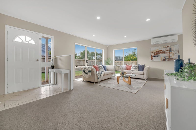 10 Waylen Place, Burswood, Auckland - Carousel 2