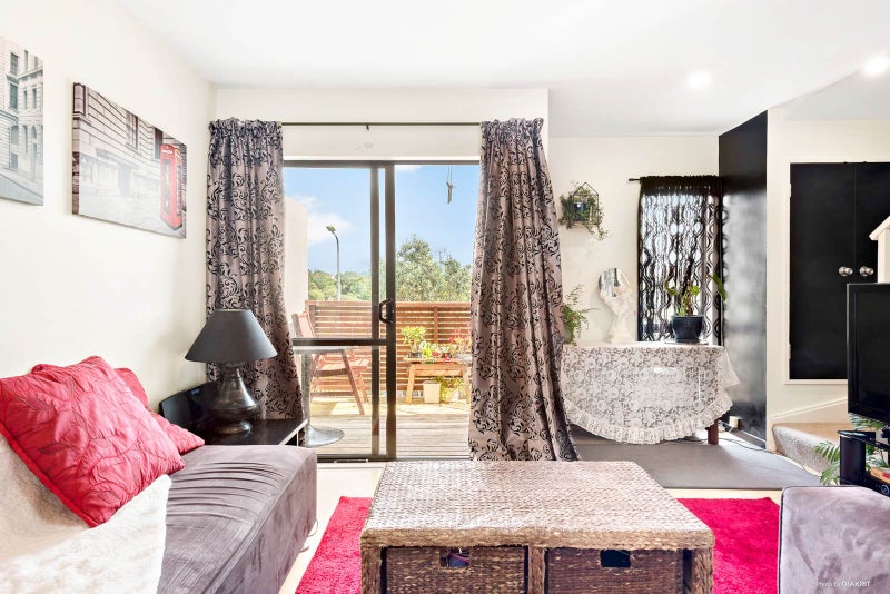 15/12 Ambrico Place, New Lynn, Auckland - Carousel 1