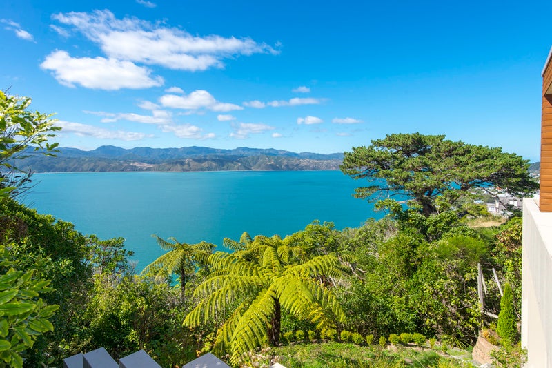 198 Nevay Road, Karaka Bays, Wellington - Carousel 2