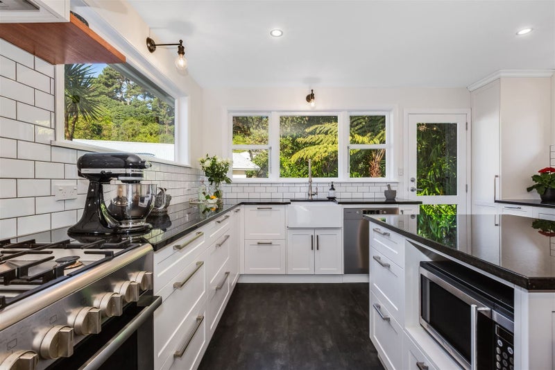 21 Mahoe Street, Tawa, Wellington - Carousel 2