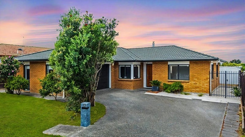 12 Reremanu Place, Weymouth, Auckland - Carousel 1