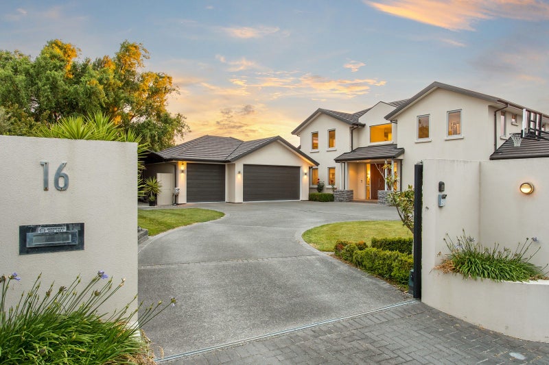 16 Queenswood Gardens, Mairehau, Christchurch - Carousel 26