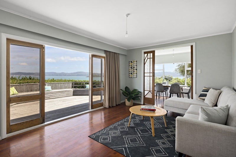 39 Ferry Road, Days Bay, Lower Hutt - Carousel 2