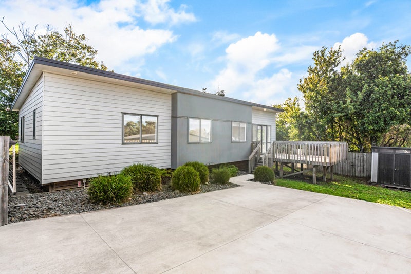 12A Rembrandt Place, Opaheke, Papakura - Carousel 1