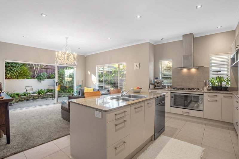 5 Chateau Rise, Flat Bush, Auckland - Carousel 2