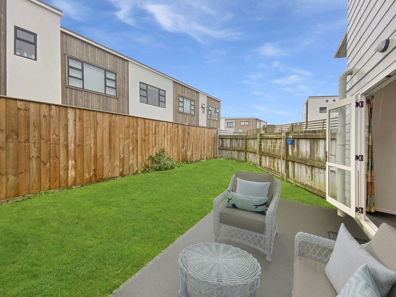 3/8 Waldie Grove, Avalon, Lower Hutt - Carousel 12