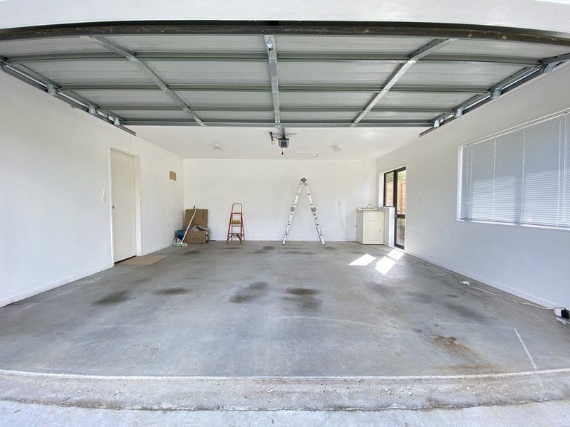 11 West Fairway, Golflands, Auckland - Carousel 2