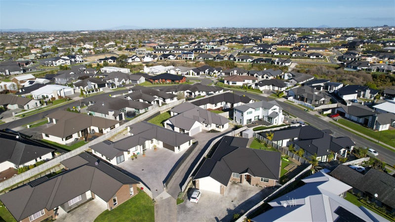 8 Helenslee Court, Flagstaff, Hamilton - Carousel 25