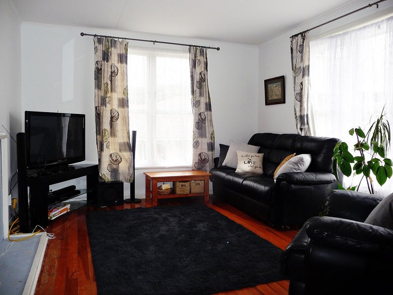 7 Durham Street, Cannons Creek, Porirua - Carousel 2