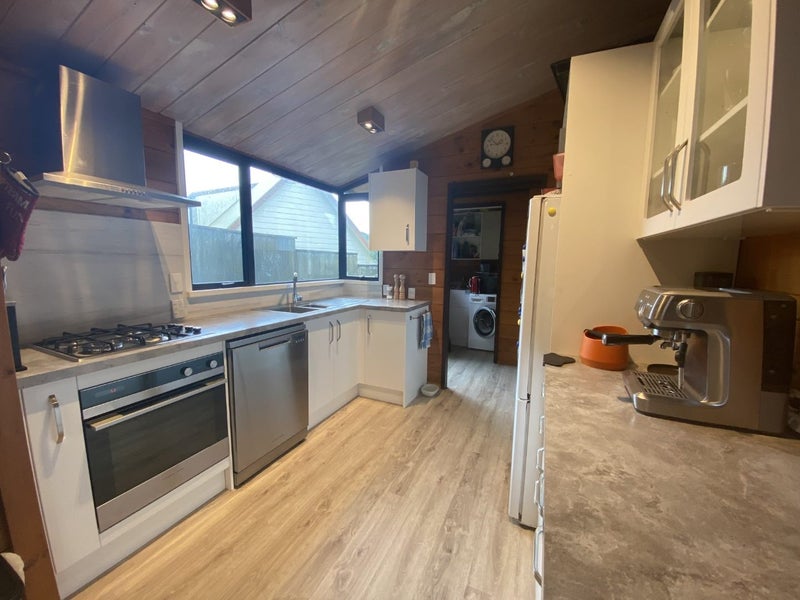 4 Lydia Way, Karori, Wellington - Carousel 2