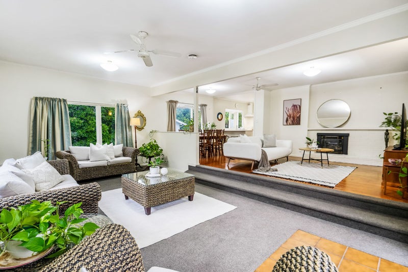 27 Camelot Place, Glenfield, Auckland - Carousel 1
