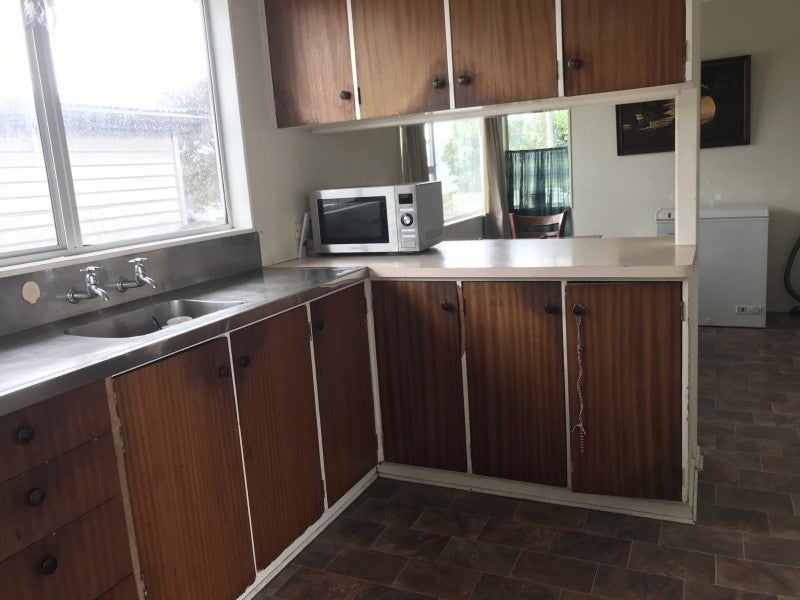 1 Burton Crescent, Flaxmere, Hastings - Carousel 2