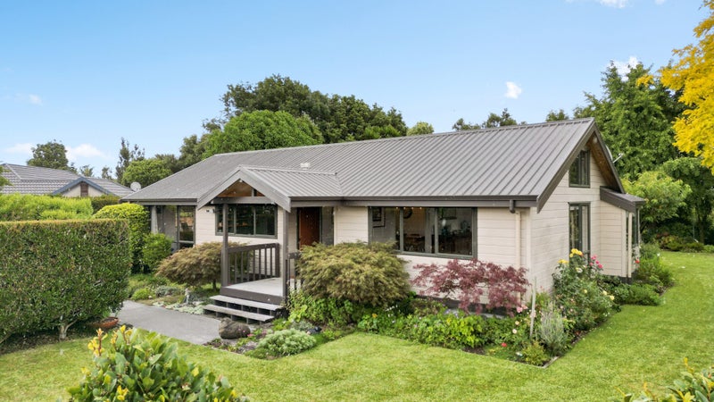 62 Tuirangi Street, Flagstaff, Hamilton - Carousel 1