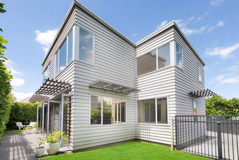 16A Queensway, Three Kings, Auckland - Carousel 1