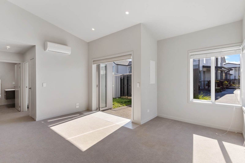 1 Poroporo Place, Glen Innes, Auckland - Carousel 2