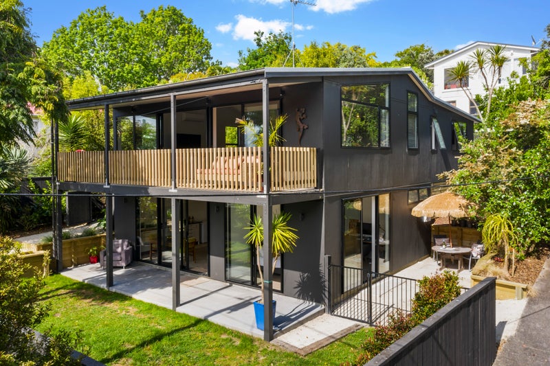 21 Harrybrook Road, Green Bay, Auckland - Carousel 1