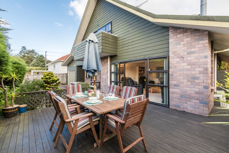 2 Daffodil Street, Titirangi, Auckland - Carousel 1
