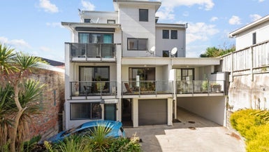 2/464 Adelaide Road, Berhampore, Wellington - Carousel 1