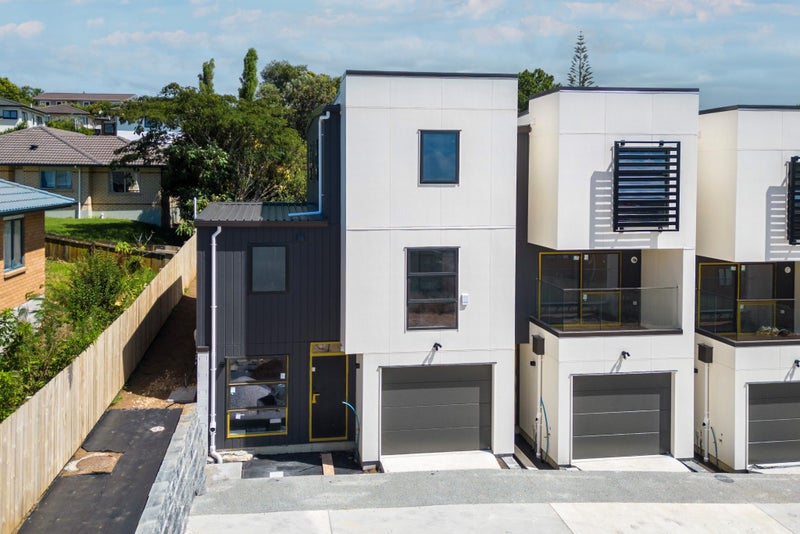 1/14 Hewlett Road, Massey, Auckland - Carousel 1