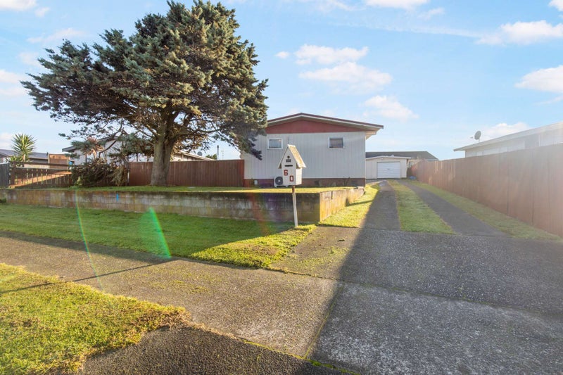 60 Hinau Street, Castlecliff, Whanganui - Carousel 1