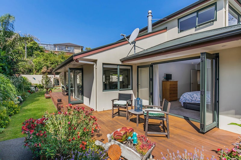 8 Brown Street, Manly, Whangaparaoa - Carousel 1