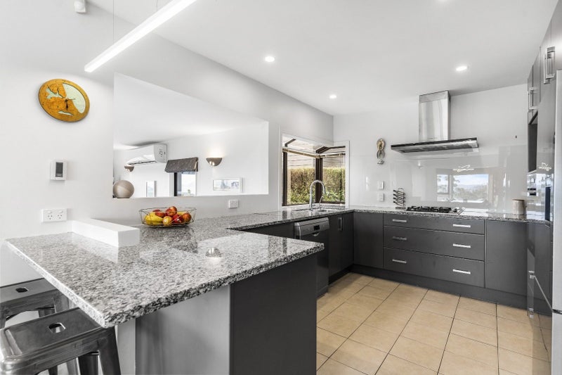 64 Marellen Drive, Red Beach, Whangaparāoa - Carousel 2