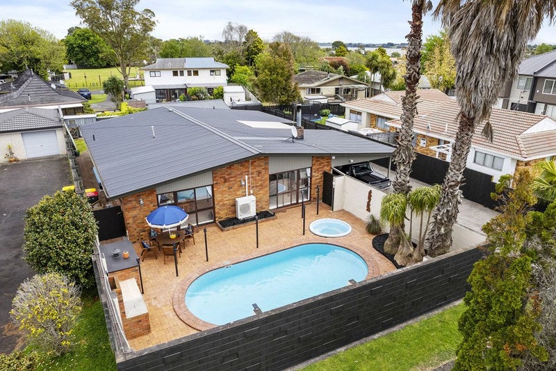 6 Glengowan Place, Conifer Grove, Takanini - Carousel 2