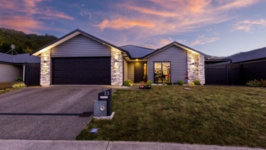 23 Salisbury Crescent, Wallaceville, Upper Hutt - Carousel 1