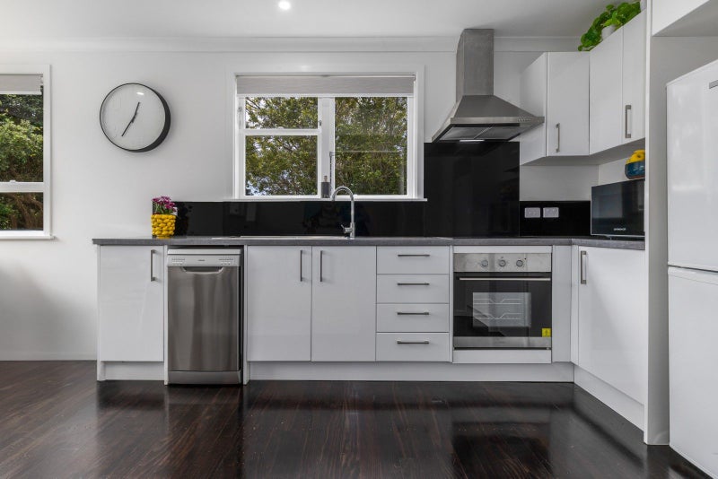 20 Mahinawa Street, Takapuwahia, Porirua - Carousel 2