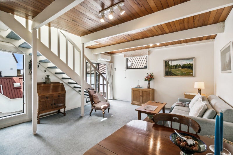 2/11 Pitarua Street, Thorndon, Wellington - Carousel 2