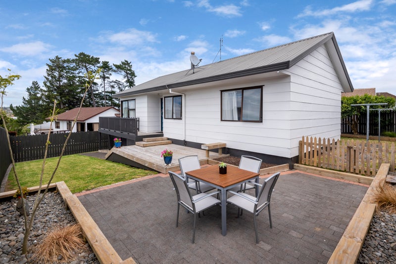 1/9 Coubray Place, Botany Downs, Auckland - Carousel 2